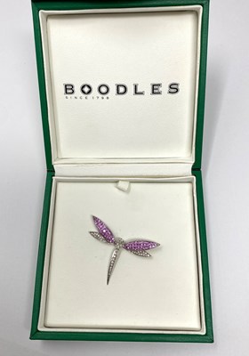 Lot 823 - BOODLES: SAPPHIRE AND DIAMOND BROOCH
