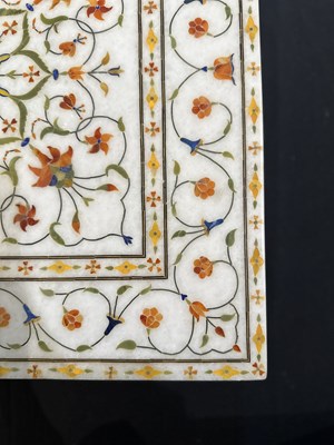 Lot 125 - A MUGHAL STYLE PIETRA DURA INLAID MARBLE FOOTSTOOL, AGRA, NORTHERN INDIA