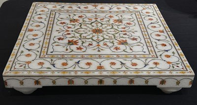 Lot 125 - A MUGHAL STYLE PIETRA DURA INLAID MARBLE FOOTSTOOL, AGRA, NORTHERN INDIA