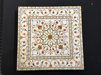 Lot 125 - A MUGHAL STYLE PIETRA DURA INLAID MARBLE FOOTSTOOL, AGRA, NORTHERN INDIA