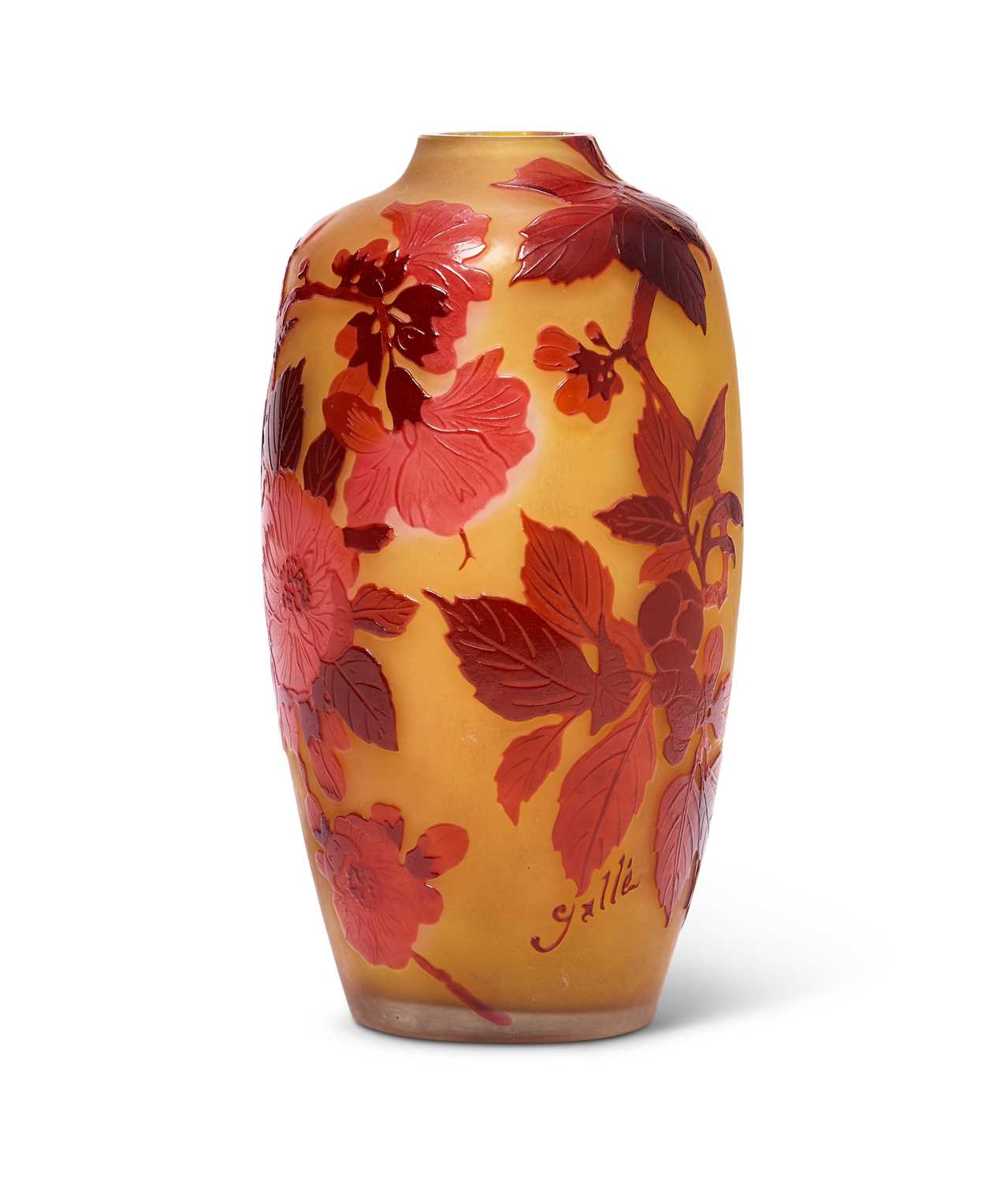 Lot 101 - A GALLE CAMEO GLASS 'HIBISCUS' VASE, EARLY 20TH CENTURY