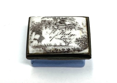 Lot 43 - AN ENGLISH ENAMEL PATCH BOX, SOUTH STAFFORDSHIRE, CIRCA 1800