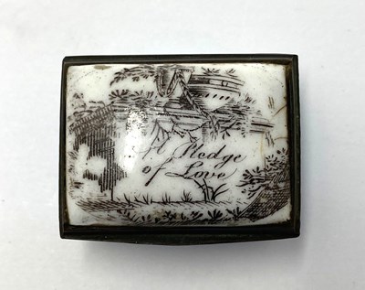 Lot 43 - AN ENGLISH ENAMEL PATCH BOX, SOUTH STAFFORDSHIRE, CIRCA 1800