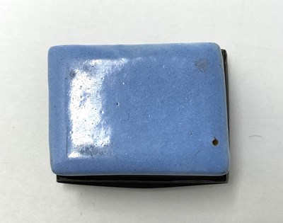 Lot 43 - AN ENGLISH ENAMEL PATCH BOX, SOUTH STAFFORDSHIRE, CIRCA 1800