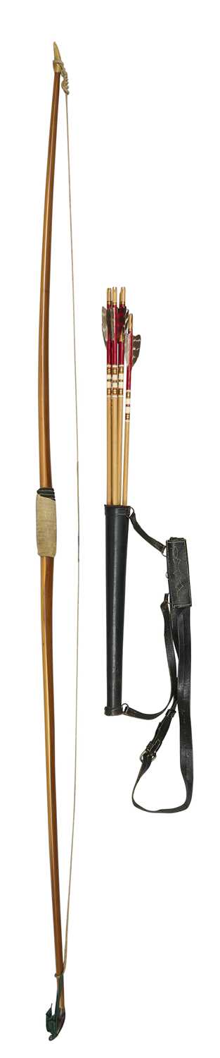 Lot 93 - AN AYRES YEW LONGBOW, A QUIVER AND A SET OF ARROWS, LATE 19TH/EARLY 20TH CENTURY