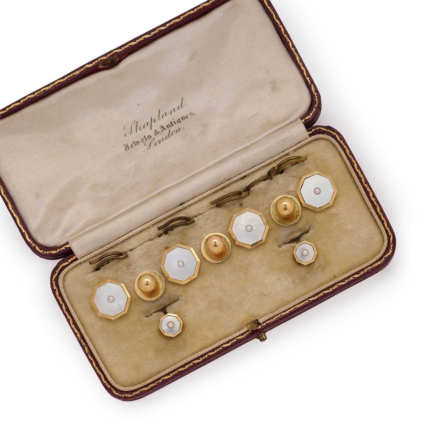 Lot 559 - GOLD AND PEARL DRESS SET, 1920s