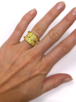 Lot 705 - MCCABE MCCARTY: GOLD AND DIAMOND RING, 1976