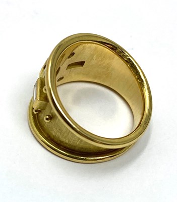 Lot 705 - MCCABE MCCARTY: GOLD AND DIAMOND RING, 1976
