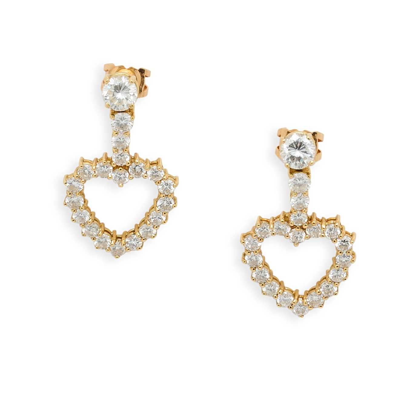 Lot 379 - PAIR OF DIAMOND PENDENT EARRINGS