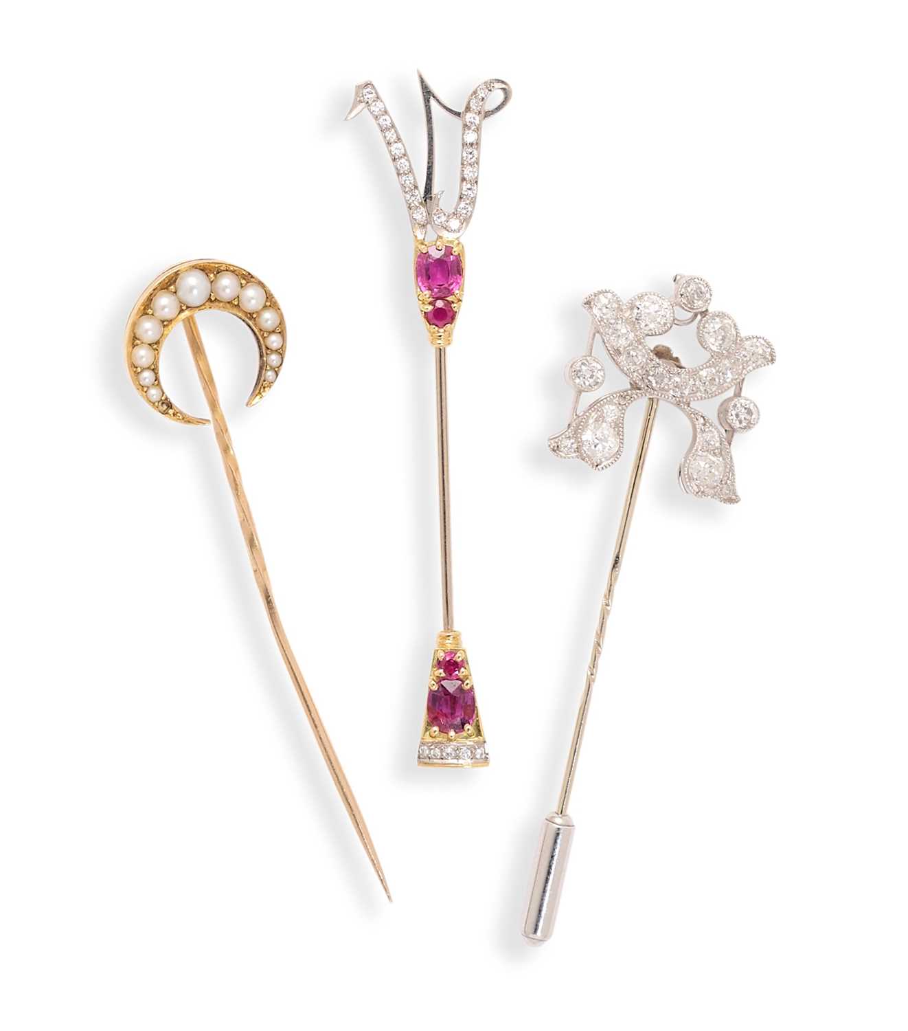Lot 623 - DIAMOND STICK PIN/PENDANT AND TWO STICK PINS