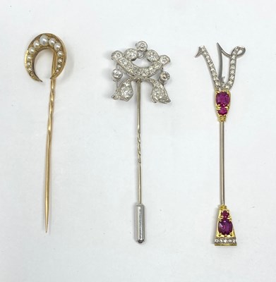 Lot 623 - DIAMOND STICK PIN/PENDANT AND TWO STICK PINS