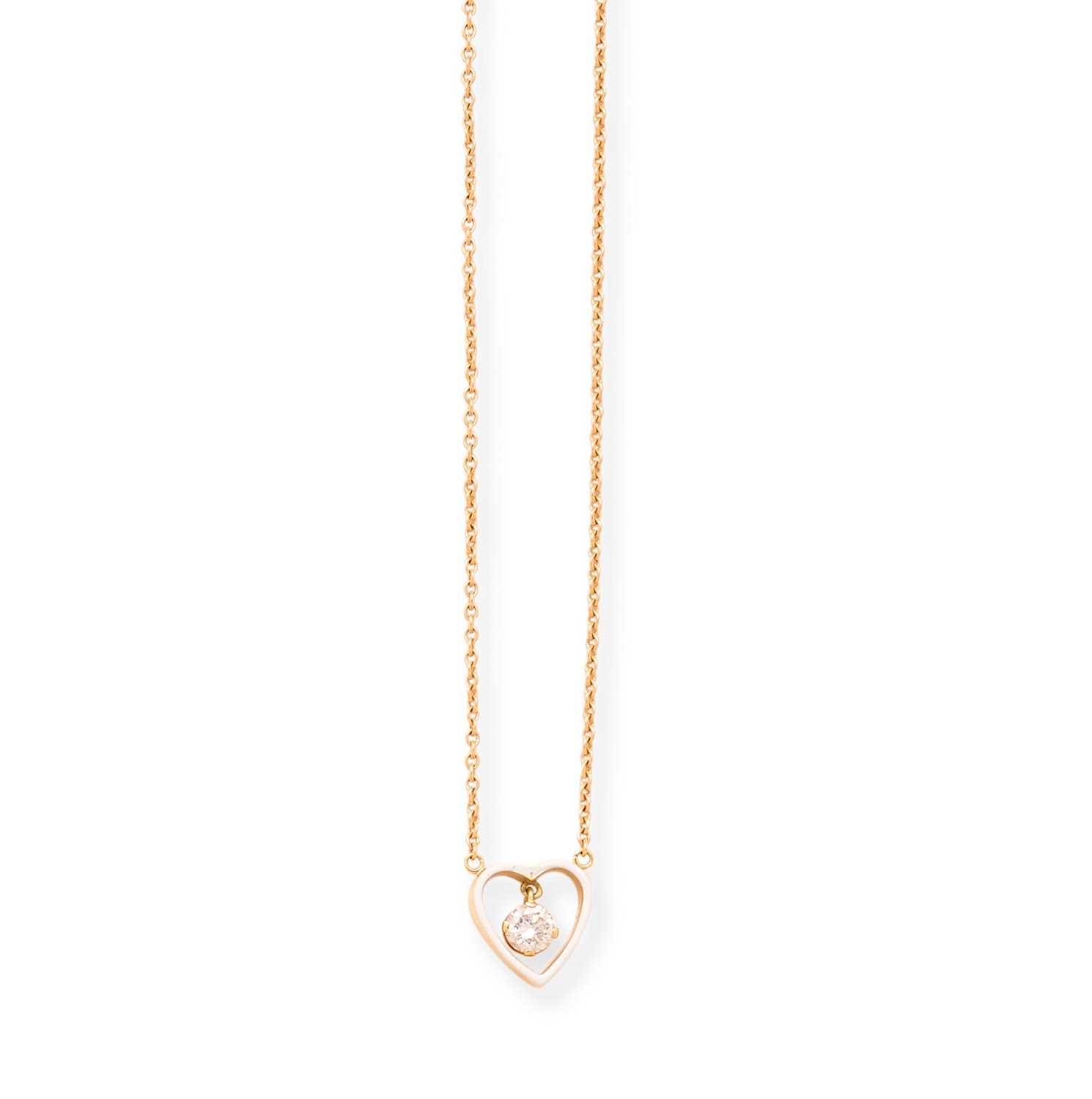 Lot 588 - DIAMOND PENDANT