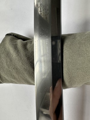 Lot 5 - A JAPANESE SHORT SWORD (WAKIZASHI), SIGNED YAMASHIRO DAIJO KUNITSUGU, PROBABLY EDO PERIOD