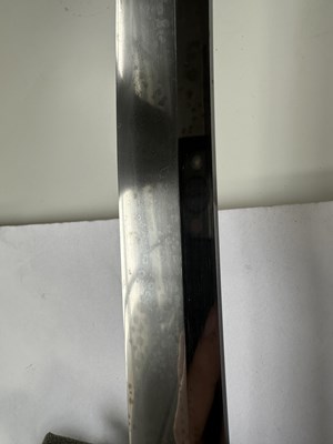 Lot 5 - A JAPANESE SHORT SWORD (WAKIZASHI), SIGNED YAMASHIRO DAIJO KUNITSUGU, PROBABLY EDO PERIOD
