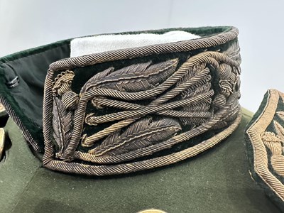 Lot 5 - THE UNIFORM OF LIEUTENANT COLONEL WARRENDER, ROYAL COMPANY OF ARCHERS