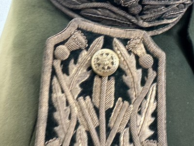 Lot 5 - THE UNIFORM OF LIEUTENANT COLONEL WARRENDER, ROYAL COMPANY OF ARCHERS