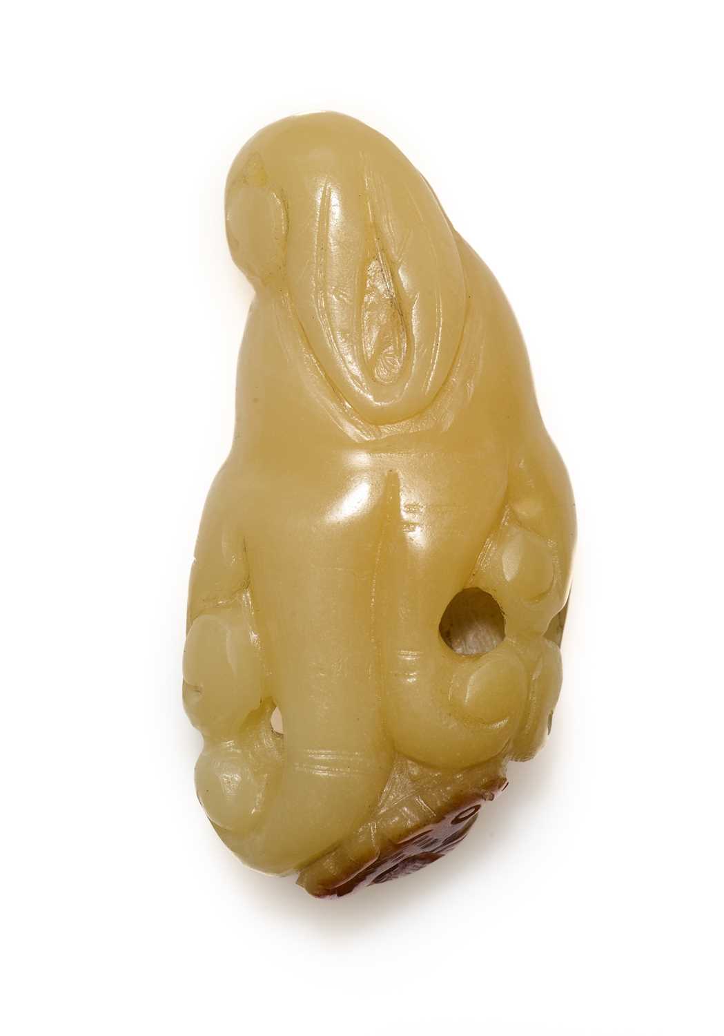 Lot 66 - A CHINESE YELLOW JADE 'BUDDHAS HAND' PENDANT, QING DYNASTY (1644-1911)