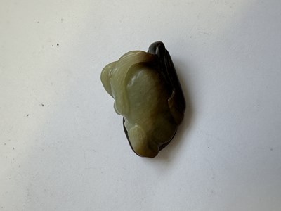 Lot 68 - A CHINESE CARVED CELADON AND RUSSET JADE 'FROG AND LOTUS' GROUP, QING DYNASTY (1644-1911)