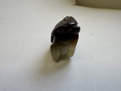 Lot 68 - A CHINESE CARVED CELADON AND RUSSET JADE 'FROG AND LOTUS' GROUP, QING DYNASTY (1644-1911)