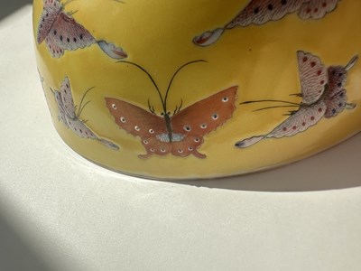 Lot 4 - A CHINESE FAMILLE-ROSE YELLOW-GROUND 'BUTTERFLY' BOWL, TONGZHI MARK AND PERIOD (1862-74)