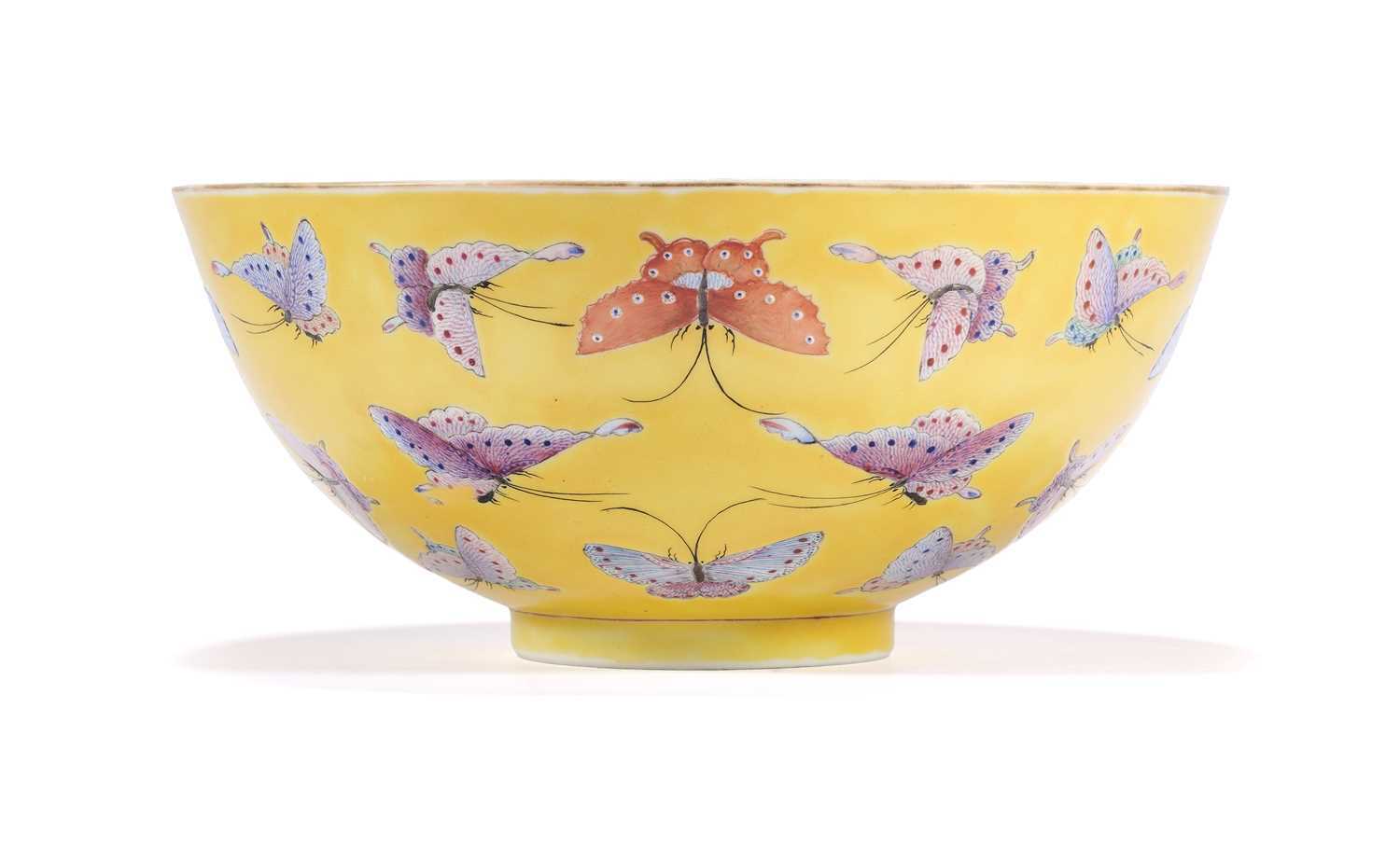 Lot 4 - A CHINESE FAMILLE-ROSE YELLOW-GROUND 'BUTTERFLY' BOWL, TONGZHI MARK AND PERIOD (1862-74)