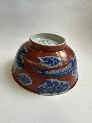 Lot 12 - A CHINESE RED-GROUND BLUE AND WHITE 'DRAGON' BOWL, QING DYNASTY, KANGXI PERIOD (1662-1722)