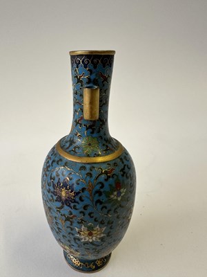 Lot 94 - A CLOISONNE ENAMEL ARROW VASE