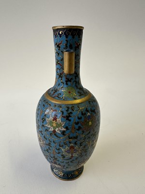 Lot 94 - A CLOISONNE ENAMEL ARROW VASE