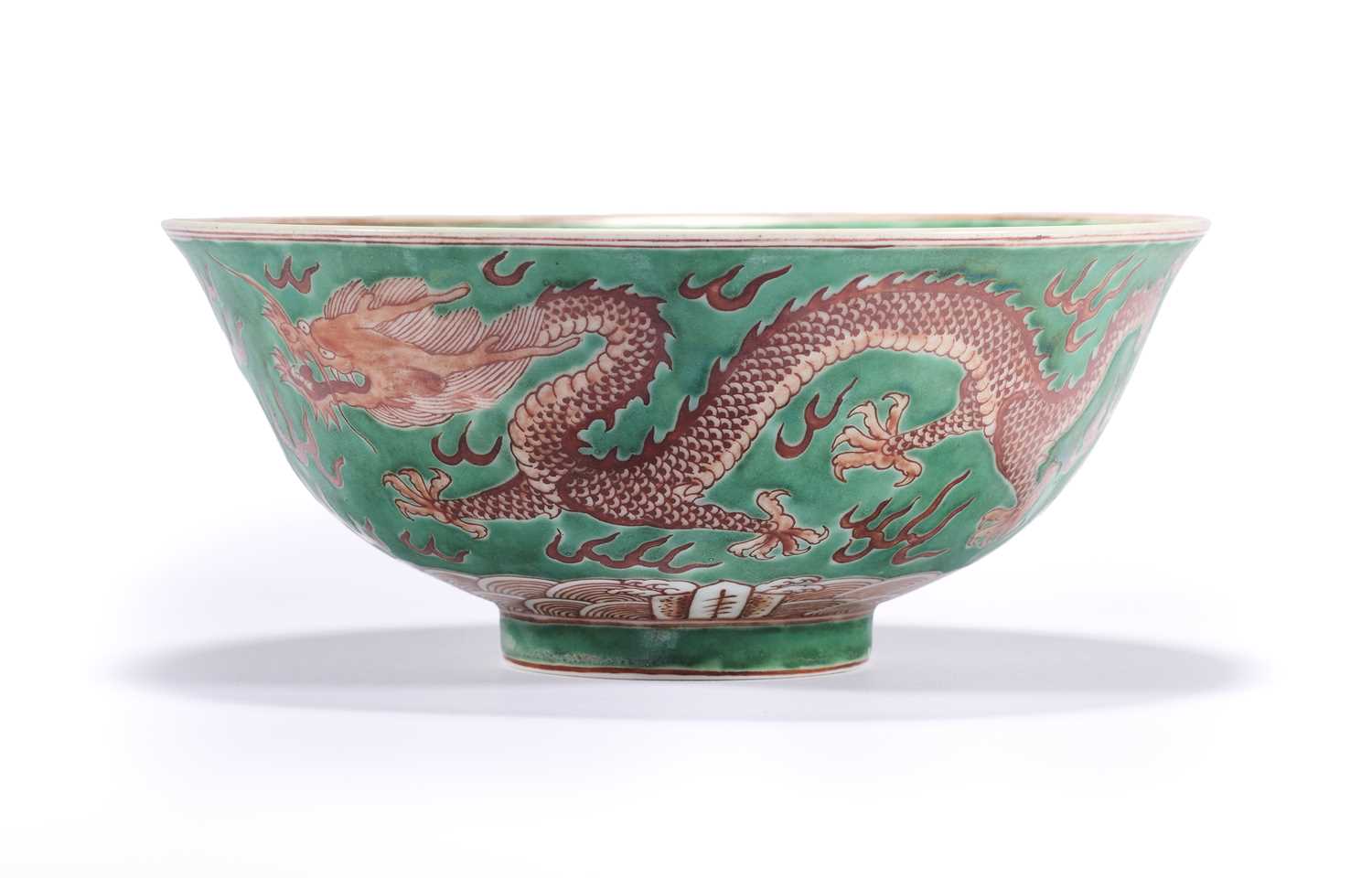 Lot 10 - A CHINESE LATER ENAMELLED GREEN-GROUND IRON-RED 'DRAGON' BOWL, THE PORCELAIN KANGXI PERIOD (1662-1722)