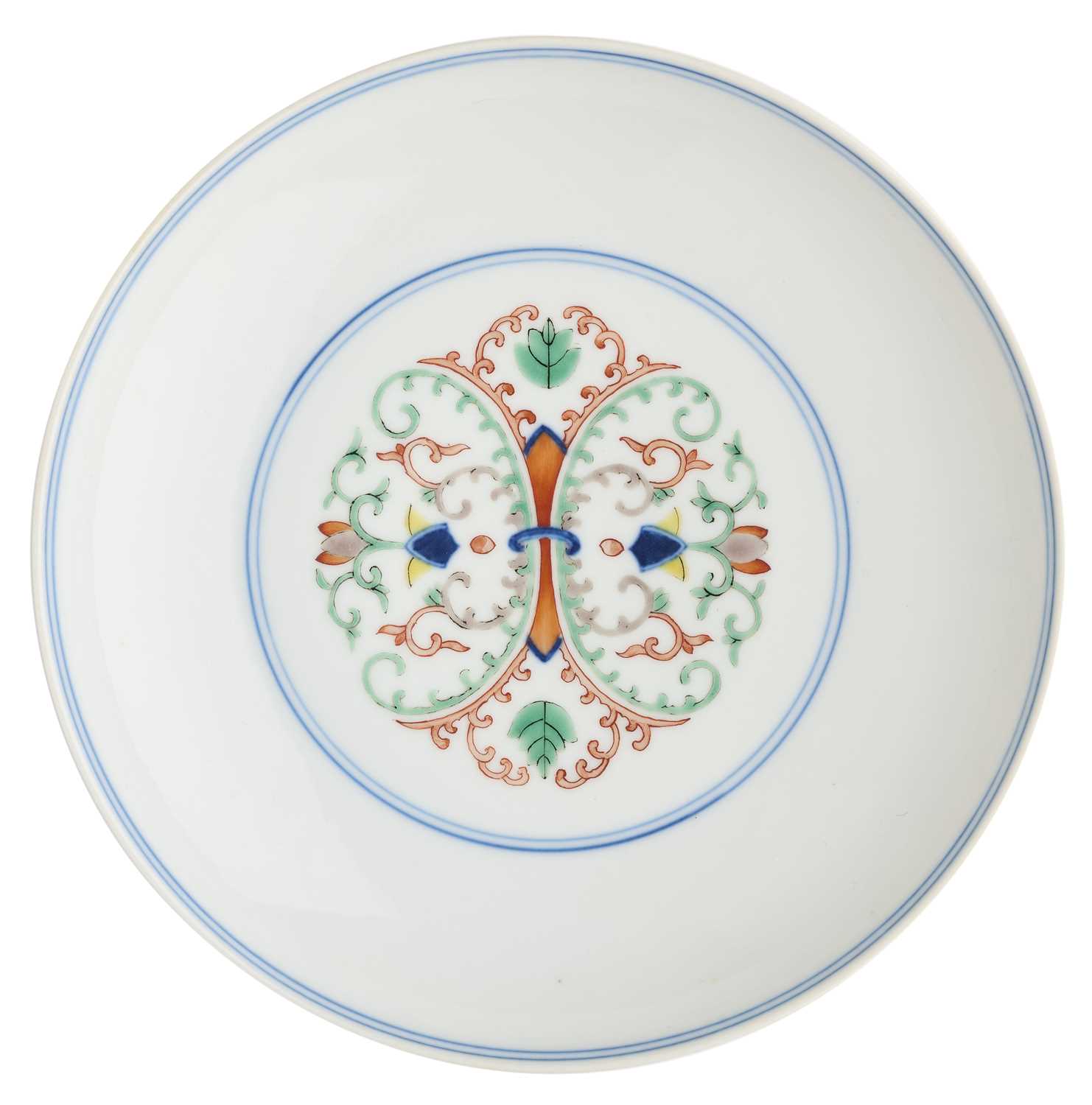 Lot 121 - A CHINESE DOUCAI DISH