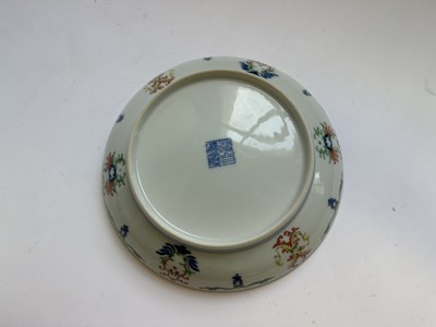 Lot 121 - A CHINESE DOUCAI DISH