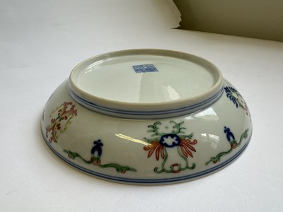 Lot 121 - A CHINESE DOUCAI DISH