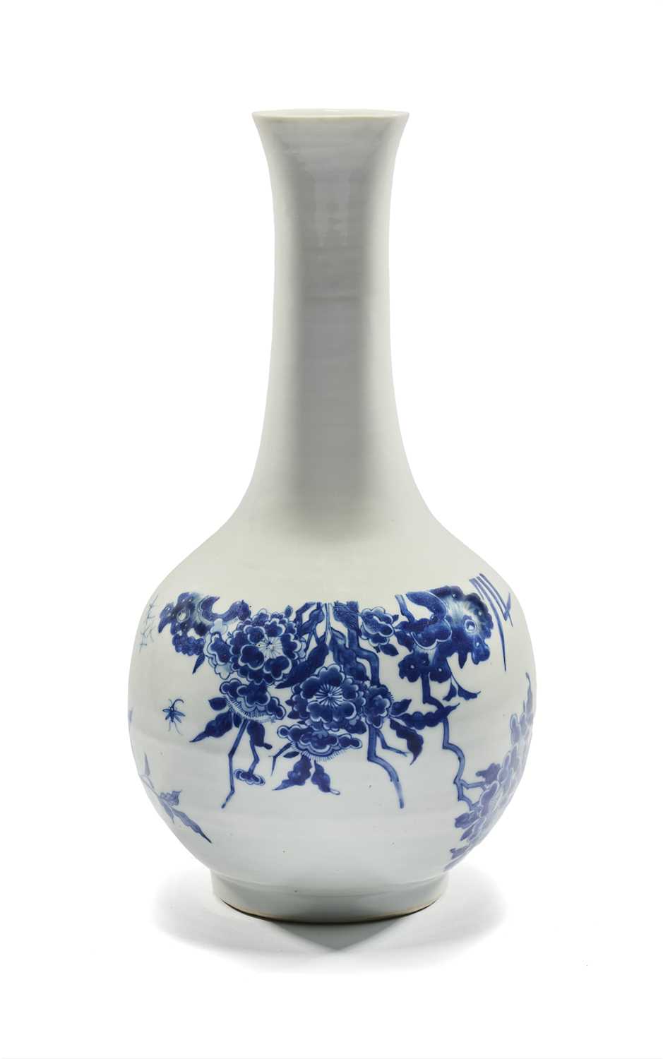 Lot 15 - A CHINESE BLUE AND WHITE BOTTLE VASE