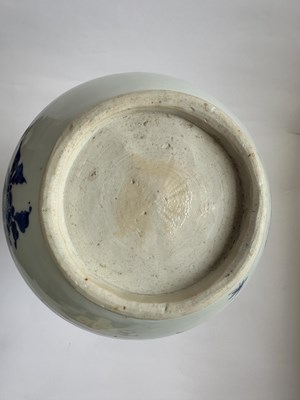 Lot 15 - A CHINESE BLUE AND WHITE BOTTLE VASE