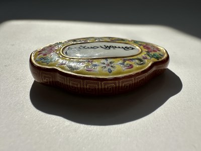 Lot 2 - A CHINESE FAMILLE-ROSE YELLOW GROUND 'ABSTINENCE' PLAQUE, PROBABLY REPUBLIC PERIOD (1912-49)