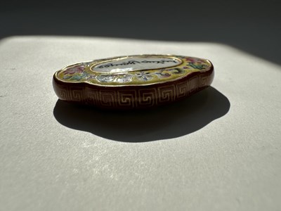 Lot 2 - A CHINESE FAMILLE-ROSE YELLOW GROUND 'ABSTINENCE' PLAQUE, PROBABLY REPUBLIC PERIOD (1912-49)