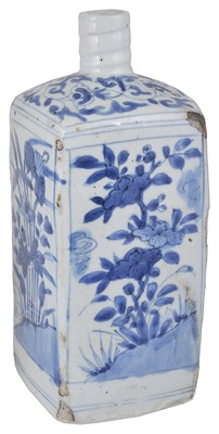 Lot 235 - A CHINESE BLUE AND WHITE PORCELAIN FLASK