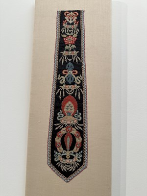 Lot 44 - A CHINESE EMBROIDERED SILK BUDDHIST PENDANT, QING DYNASTY (1644-1911)