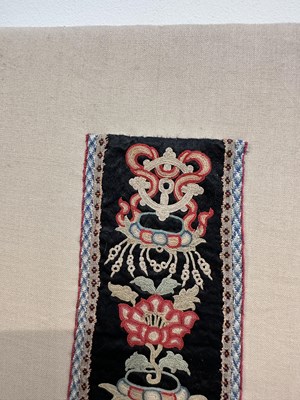 Lot 44 - A CHINESE EMBROIDERED SILK BUDDHIST PENDANT, QING DYNASTY (1644-1911)