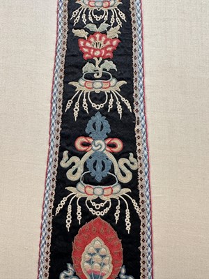 Lot 44 - A CHINESE EMBROIDERED SILK BUDDHIST PENDANT, QING DYNASTY (1644-1911)