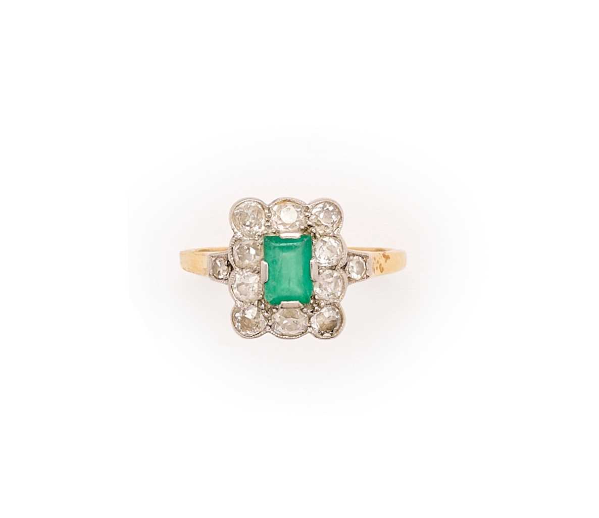 Lot 597 - EMERALD AND DIAMOND CLUSTER RING, 1920s