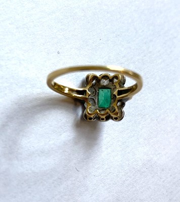 Lot 597 - EMERALD AND DIAMOND CLUSTER RING, 1920s