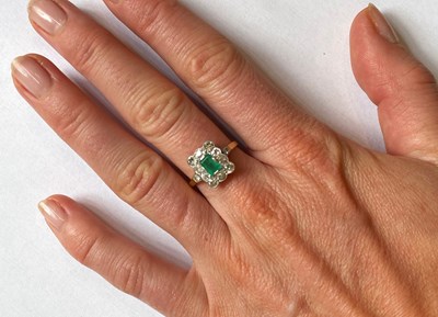 Lot 597 - EMERALD AND DIAMOND CLUSTER RING, 1920s