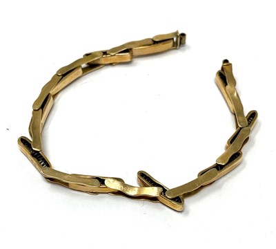 Lot 532 - RECORD DREADNOUGHT WATCH CO.: LADY'S GOLD WRISTLET WATCH, CIRCA 1919