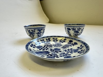 Lot 21 - A PAIR OF CHINESE BLUE AND WHITE CUPS, KANGXI PERIOD (1662-1722)