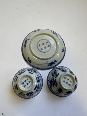 Lot 21 - A PAIR OF CHINESE BLUE AND WHITE CUPS, KANGXI PERIOD (1662-1722)