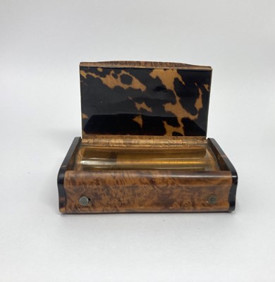Lot 290 - A FRENCH BURR WOOD MUSICAL SNUFF BOX, PARIS, CIRCA 1830
