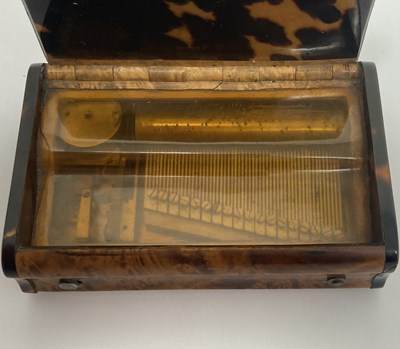 Lot 290 - A FRENCH BURR WOOD MUSICAL SNUFF BOX, PARIS, CIRCA 1830