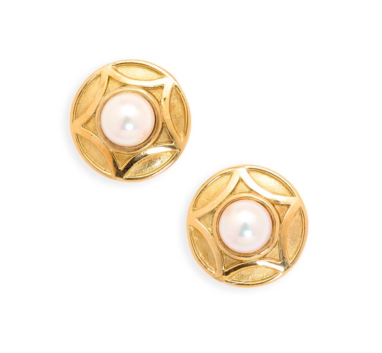 Lot 696 - PAIR OF GOLD AND CULTURED PEARL EAR STUDS