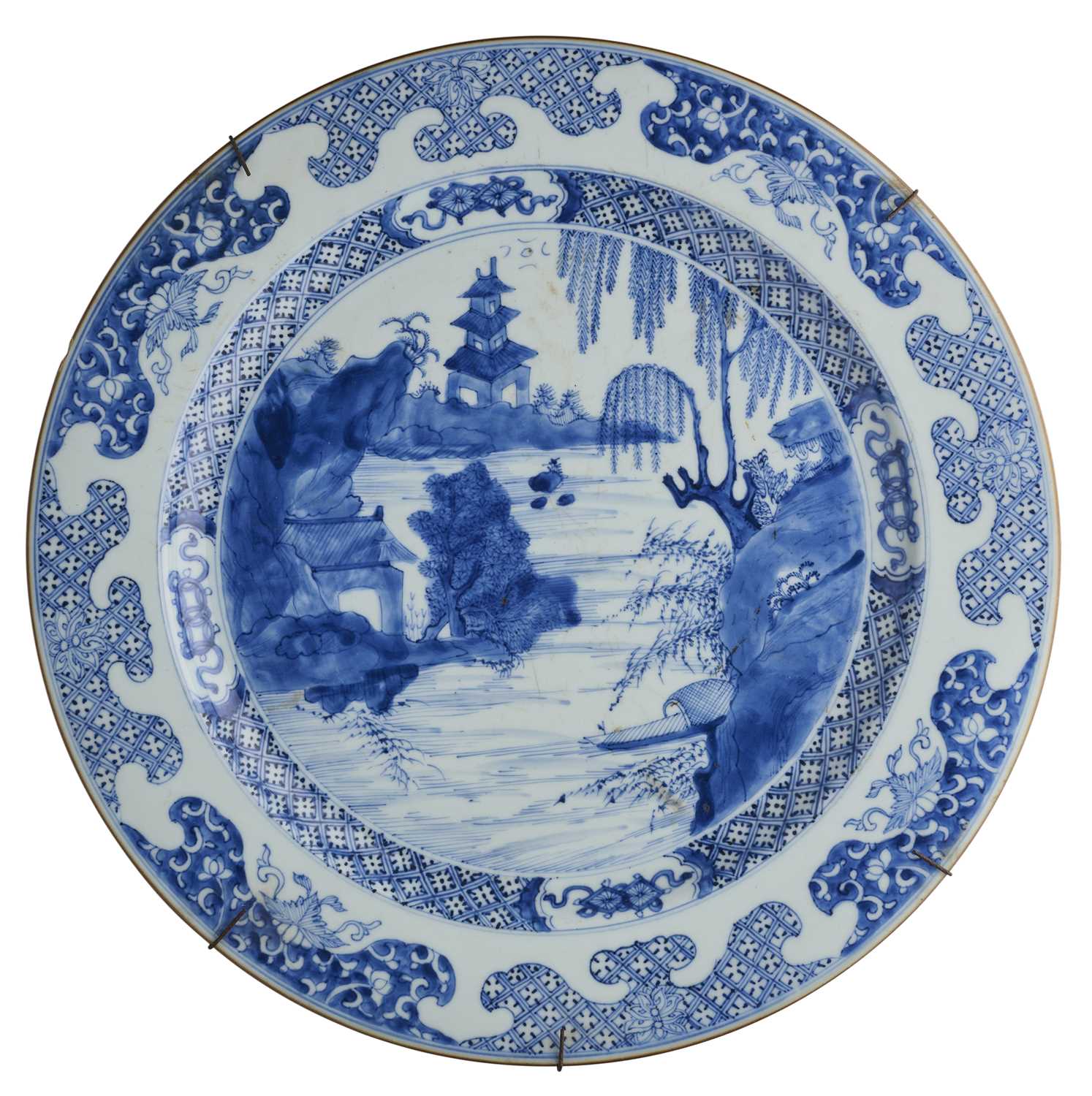 Lot 24 - A CHINESE BLUE AND WHITE CHARGER, QING DYNASTY, 18TH CENTURY